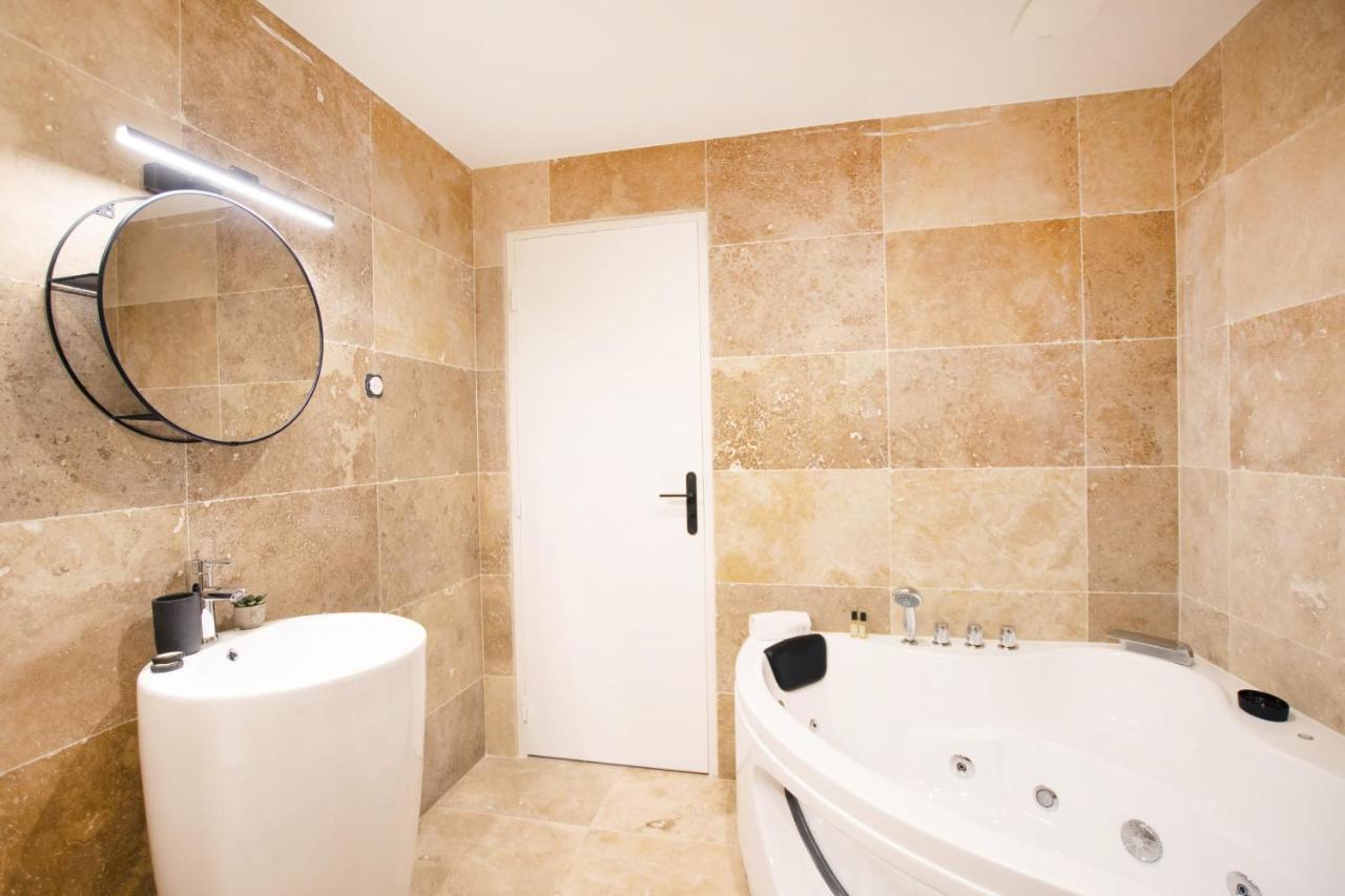 شقة باريس  في Guestready - Studio With Jacuzzi In The 10 Th المظهر الخارجي الصورة