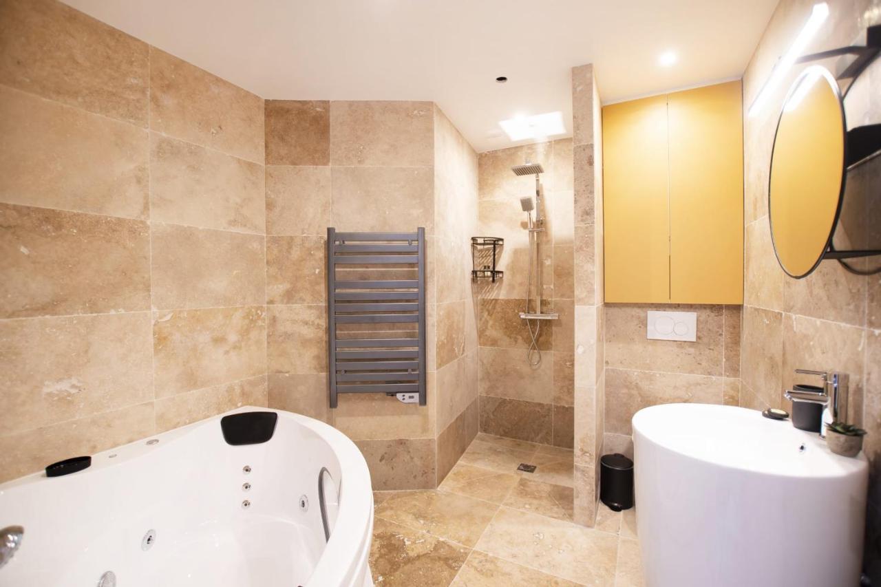 شقة باريس  في Guestready - Studio With Jacuzzi In The 10 Th المظهر الخارجي الصورة