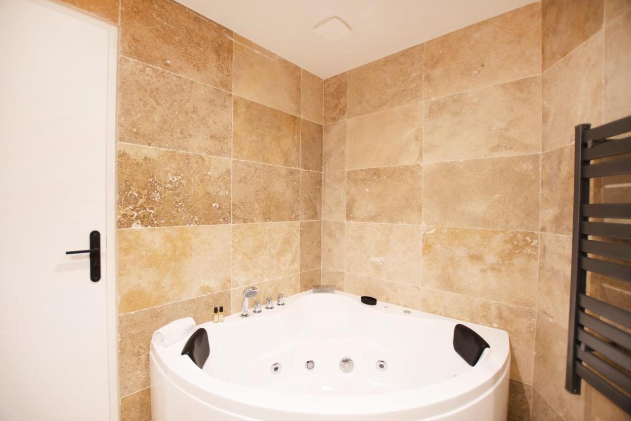 شقة باريس  في Guestready - Studio With Jacuzzi In The 10 Th المظهر الخارجي الصورة